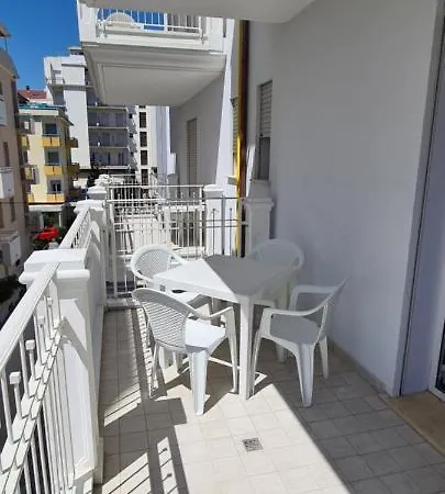 Rubino A 100 Passi Dal Mare - P R A T U R E C C I Group Appartement *
