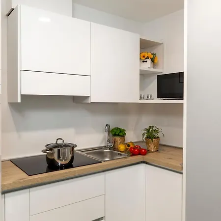 Rubino A 100 Passi Dal Mare - P R A T U R E C C I Group Riccione