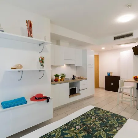 Rubino A 100 Passi Dal Mare - P R A T U R E C C I Group Appartement *