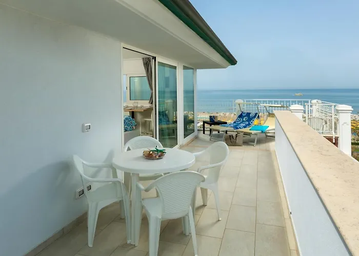 Rubino Smart - Arredi Nuovi, Doppi Balconi O Patio A 100m Dal Mare - P R A T U R E C C I Group *