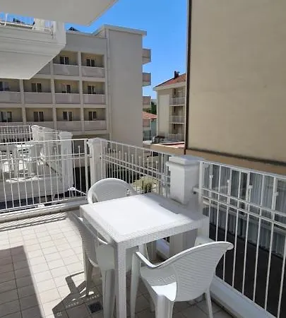 Rubino Smart Stay - Arredi Nuovi, Doppi Balconi O Patio A 100M Dal Mare - P R A T U R E C C I Group *