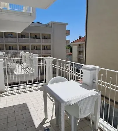 Apartment Rubino A 100 Passi Dal Mare - P R A T U R E C C I Group *