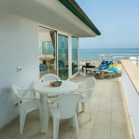 Rubino Smart - Arredi Nuovi, Doppi Balconi O Patio A 100m Dal Mare - P R A T U R E C C I Group *